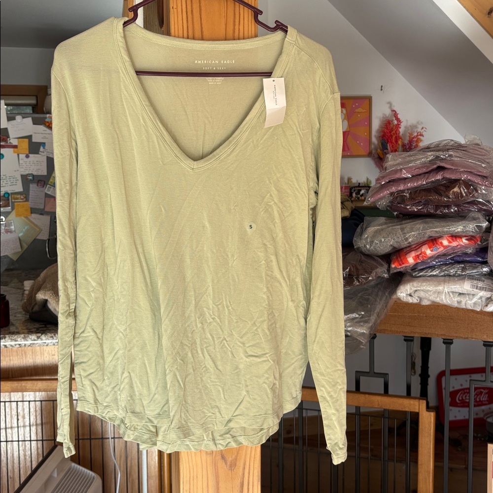 American Eagle Soft & Sexy Pale Light Green Long Sleeve V Neck Shirt Adult Small